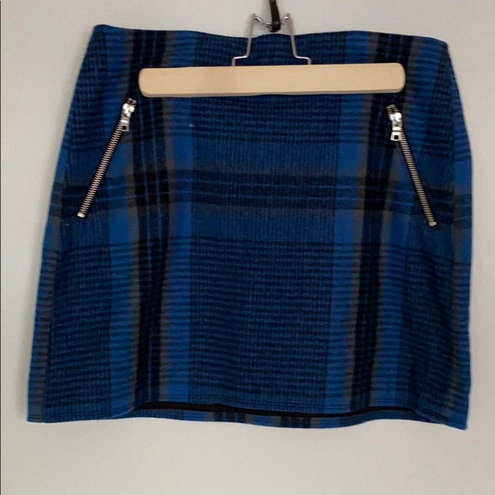 Cute mini skirt blue w black pattern wool